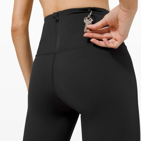 Lululemon Run with the Waves Crop 21" in Black size 6 NWT - Picture 2 of 9